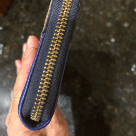 Marc by Marc Jacobs navy color block wallet. tan and cobalt blue - Picture 9 of 9